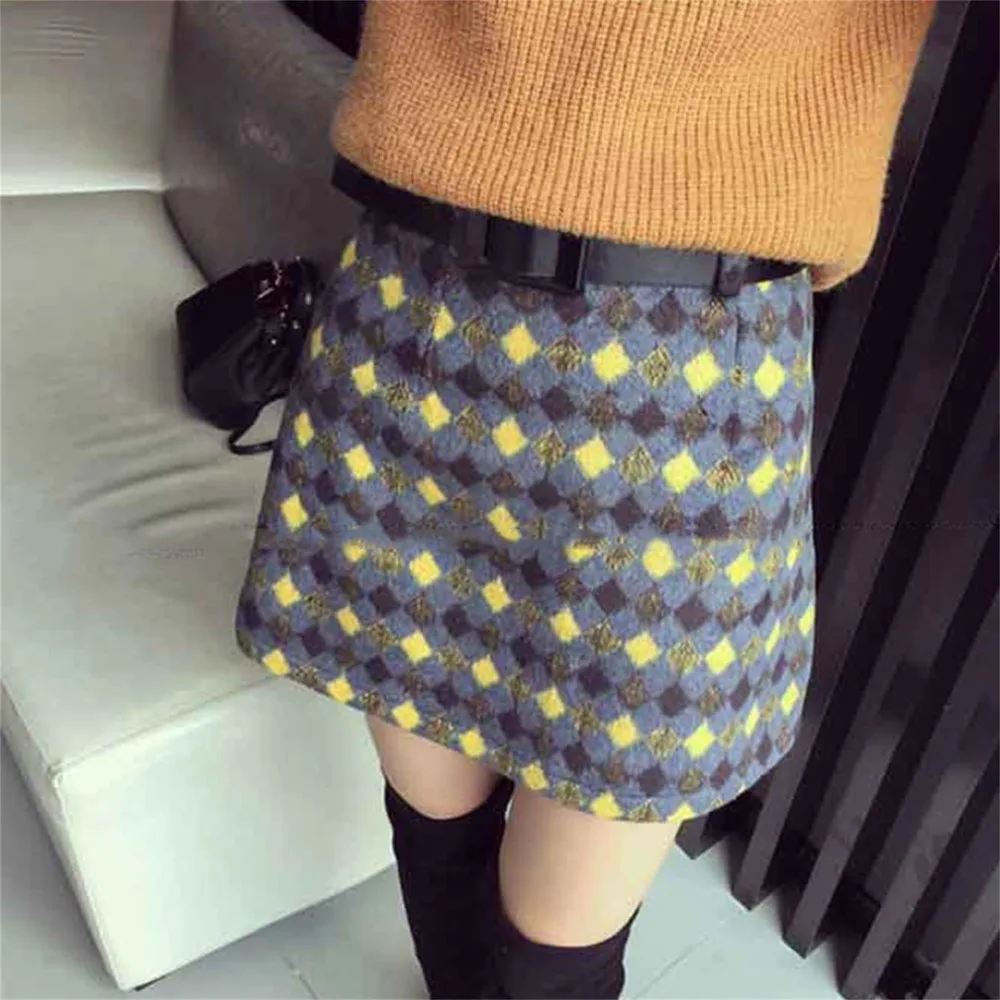 Spring Fashion Women Woolen Plaid Mini Skirts Soft Material Girls Slim-fit Wool Short Skirt with Safety Pants 2018 New Arrival
Spring Fashion Women Woolen Plaid Mini Skirts Soft Material Girls Slim-fit Wool Short Skirt with Safety Pants 2018 New Arrival