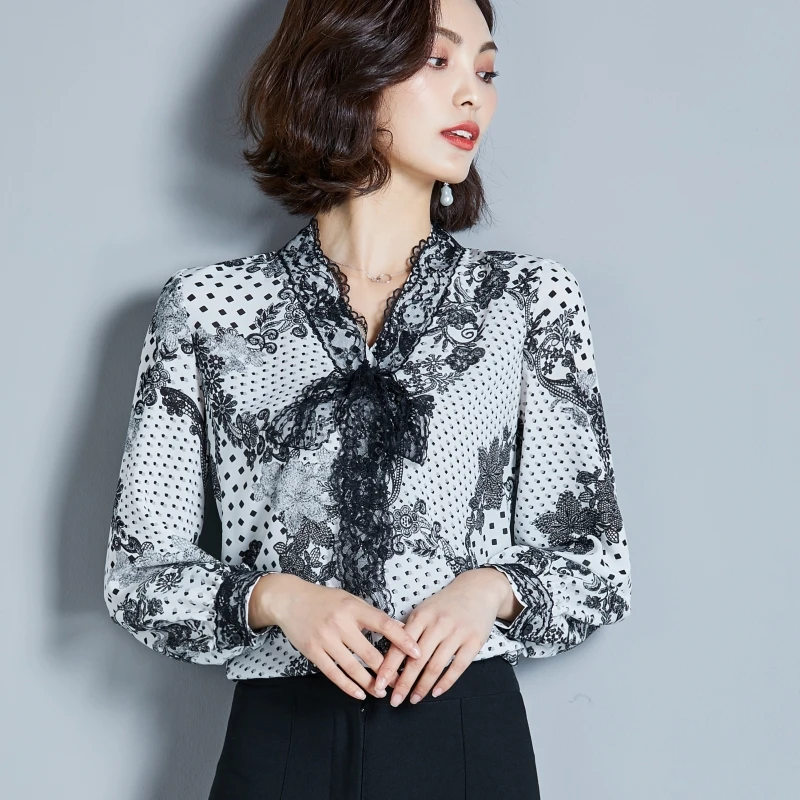 2019 New Spring Fashion Women's Clothing Lantern Long Sleeves Rayon Shirts Lace Patchwork Bow V-neck Top Blouse Female
2019 New Spring Fashion Women's Clothing Lantern Long Sleeves Rayon Shirts Lace Patchwork Bow V-neck Top Blouse Female