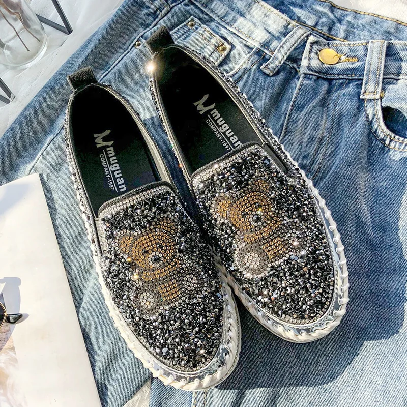 Fashion Women Casual Shoes 2019 Autumn Round Toe Slip On Rhinestone Teddy Bear pattern shiny crystal female shoes
Fashion Women Casual Shoes 2019 Autumn Round Toe Slip On Rhinestone Teddy Bear pattern shiny crystal female shoes