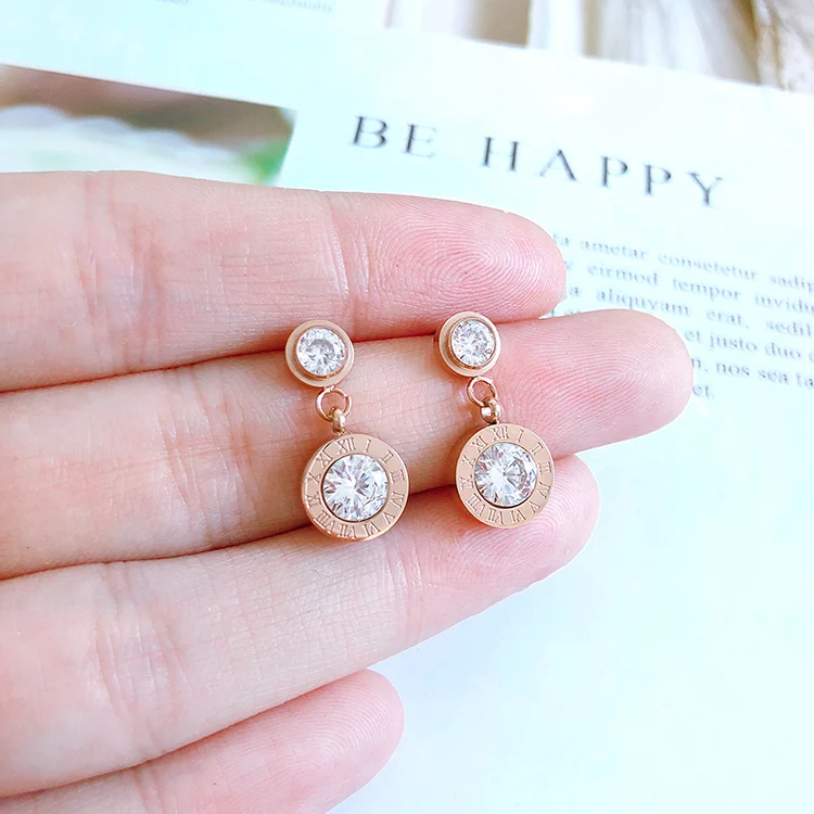 YUN RUO New Arrival Fashion Roman Number Zircon Earring Rose Gold Color Woman Birthday Gift Titanium Steel Jewelry Never Fade
YUN RUO New Arrival Fashion Roman Number Zircon Earring Rose Gold Color Woman Birthday Gift Titanium Steel Jewelry Never Fade