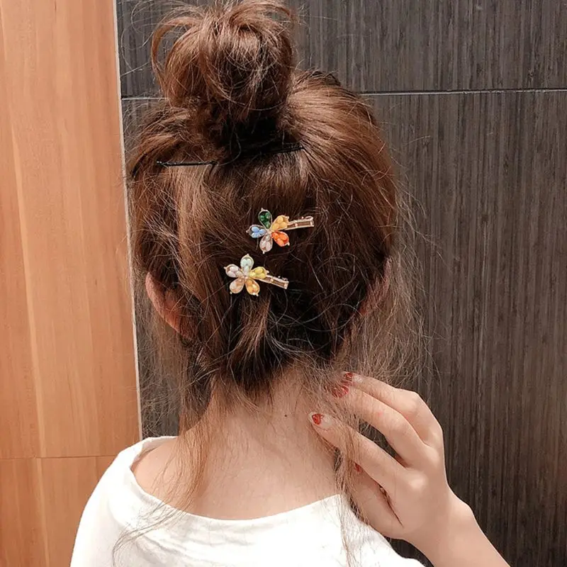 Korean Summer Side Bangs Small Alligator Clip Sweet Rainbow Imitation Crystal Beaded Flower Hairgrip Women Girl Styling Barrette
Korean Summer Side Bangs Small Alligator Clip Sweet Rainbow Imitation Crystal Beaded Flower Hairgrip Women Girl Styling Barrette