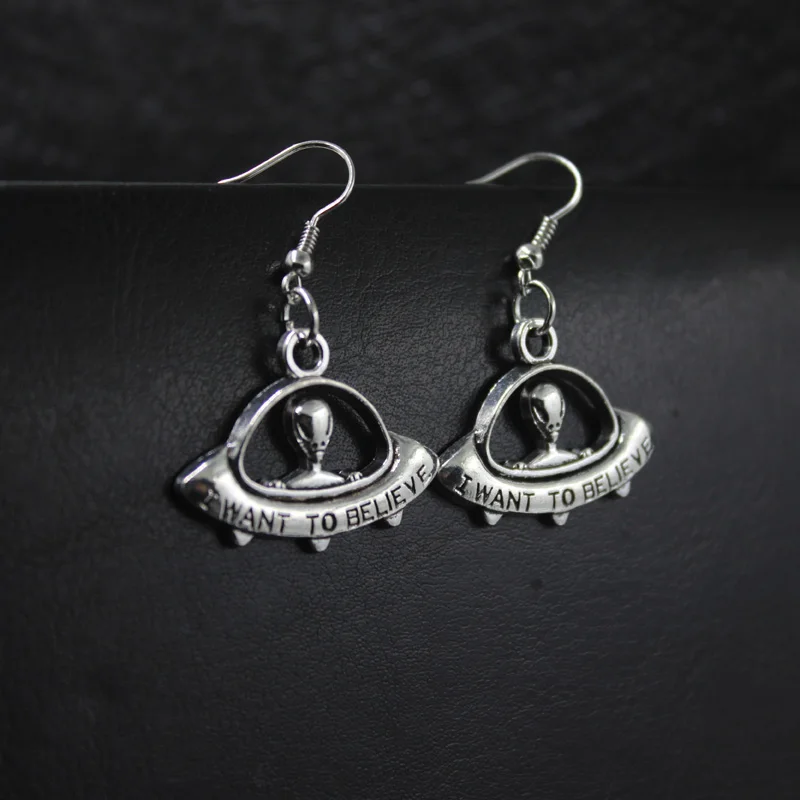 New Antique Silver Alien UFO Spaceship Charms Drop Earrings For Women Gift Jewelry Making 1 pair/lot HE1018
New Antique Silver Alien UFO Spaceship Charms Drop Earrings For Women Gift Jewelry Making 1 pair/lot HE1018