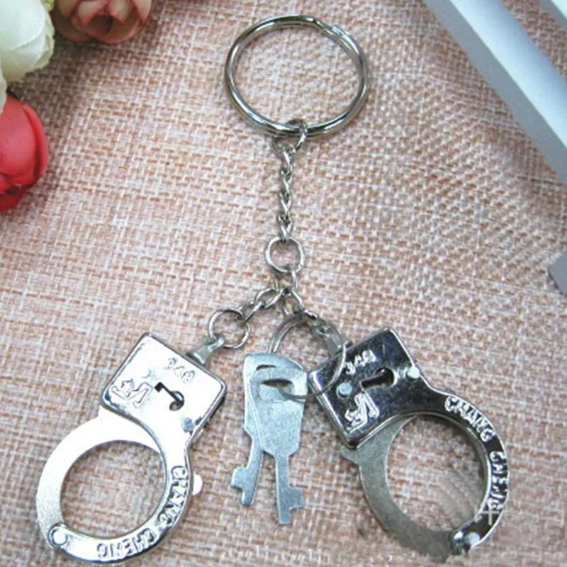 1pc Fashion Creative Men Metal Handcuffs Shape Chain Keychain Keyring Key Ring Jewelry Accessories Gift Key Ring
1pc Fashion Creative Men Metal Handcuffs Shape Chain Keychain Keyring Key Ring Jewelry Accessories Gift Key Ring
