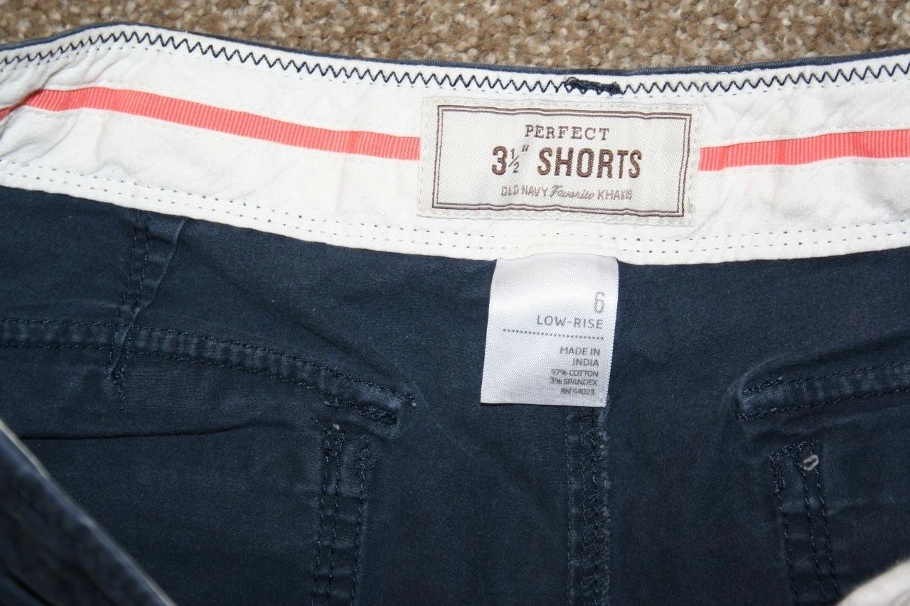 OLD NAVY Sz 6 Dark Blue Perfect 3 1/2 Shorts Waist 30 Stretch Womens (1)