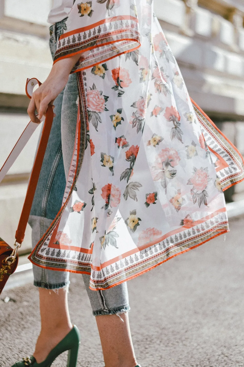 Floral-kimono-two-tone-boyfriend-jeans-green-gucci-pumps-floral-coral-bag-clear-lens-glasses-andreea-birsan-couturezilla-cute-summer-outfit-1