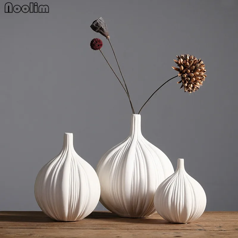NOOLIM Zakka Antique Simple Vase Garlic Shape Ceramic Vase TableTop Small Vase Wedding Home Office Cafe Decoration Ornaments
NOOLIM Zakka Antique Simple Vase Garlic Shape Ceramic Vase TableTop Small Vase Wedding Home Office Cafe Decoration Ornaments