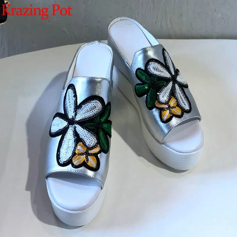 Krazing Pot genuine leather embroidery bling flowers peep toe flip flop wedges platform super high heels increased sandals l75
Krazing Pot genuine leather embroidery bling flowers peep toe flip flop wedges platform super high heels increased sandals l75