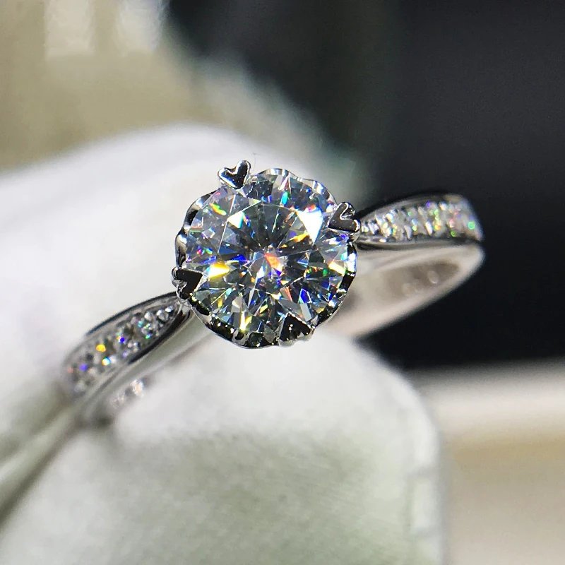 Чистое Белое золото 14 к 1ct 2ct 3ct Moissanite кольцо VVS1 Круглый бриллиант огранка кольцо в форме сердца обручальное кольцо на головщину
Чистое Белое золото 14 к 1ct 2ct 3ct Moissanite кольцо VVS1 Круглый бриллиант огранка кольцо в форме сердца обручальное кольцо на головщину