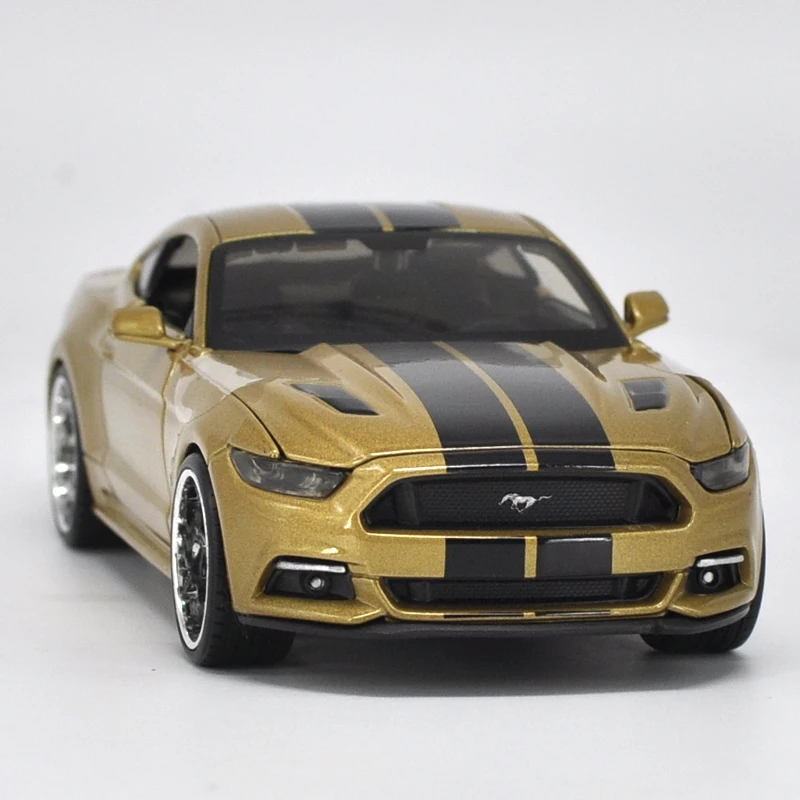 Die-cast Metal Vehicles 1:24 Car Models Coche mkd3 Scale Simulation Auto Toys for Children Sports Car Ford Mustang GT
Die-cast Metal Vehicles 1:24 Car Models Coche mkd3 Scale Simulation Auto Toys for Children Sports Car Ford Mustang GT
