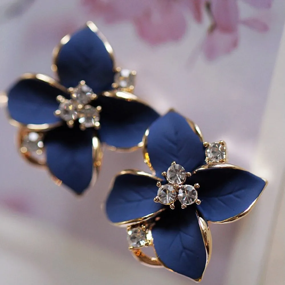 Flower Gardenia Shaped Classic Ear Stud Fine Clover Rhindestone Inlay Woman Earrings Charming Jewelry
Flower Gardenia Shaped Classic Ear Stud Fine Clover Rhindestone Inlay Woman Earrings Charming Jewelry