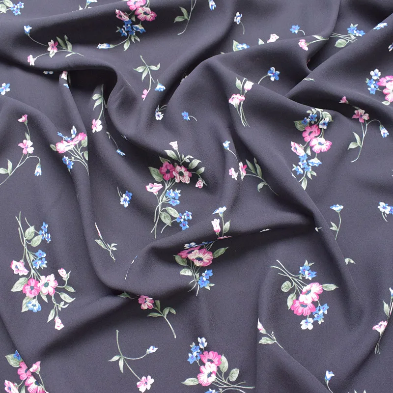 2019 new thickened ramie chiffon fabric spring and summer printed fabric navy blue small broken flower is not transparent
2019 new thickened ramie chiffon fabric spring and summer printed fabric navy blue small broken flower is not transparent
