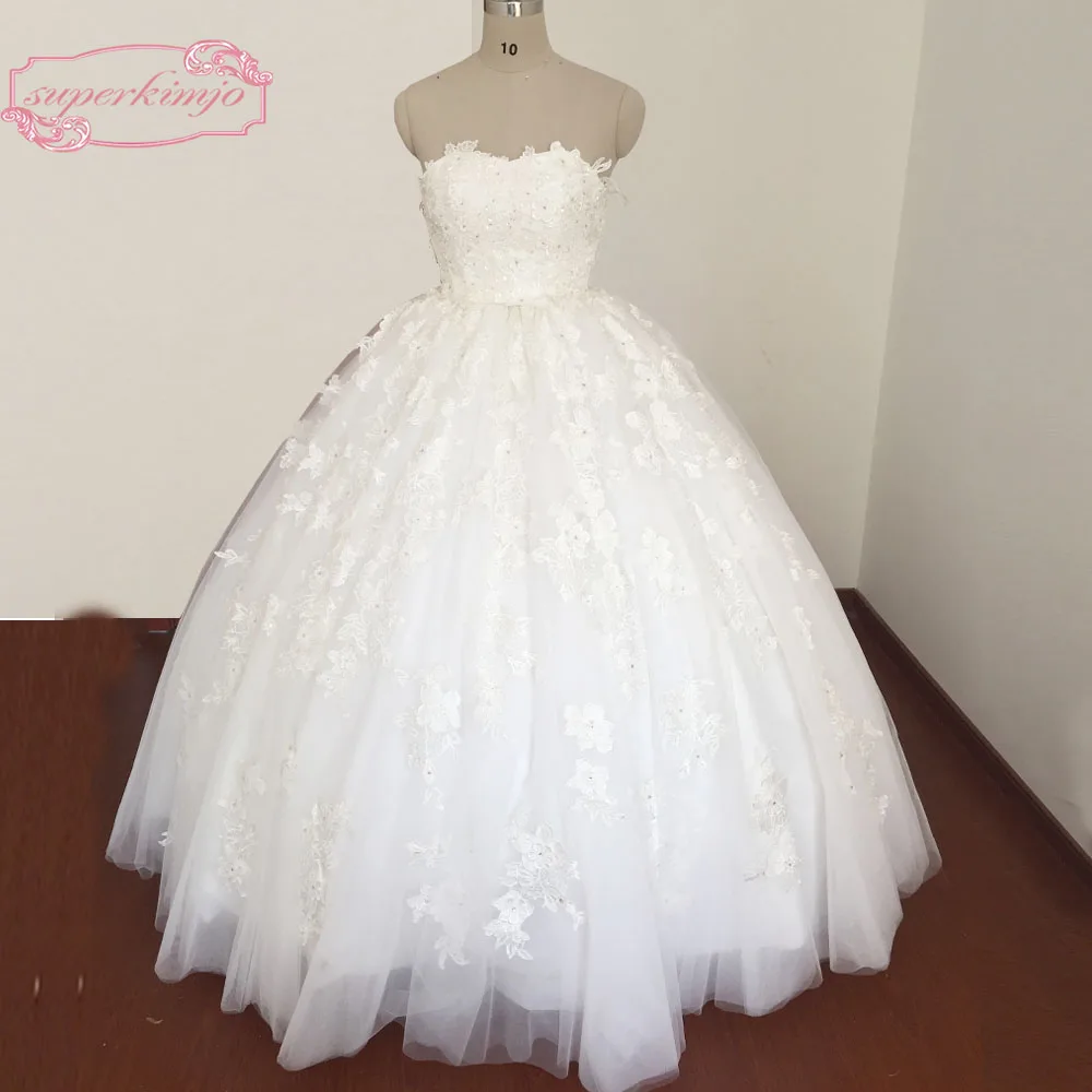 2020 Newest Bridal Dresses Floor Length Sweetheart Neckline Lace Appliques Hand Made Flowers Ball Gown Wedding Dresses Real
2020 Newest Bridal Dresses Floor Length Sweetheart Neckline Lace Appliques Hand Made Flowers Ball Gown Wedding Dresses Real