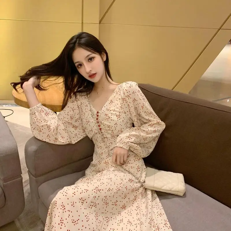 Will the new spring and summer of 2019 V is gotten in long chic floral yamamoto dress female dress
Will the new spring and summer of 2019 V is gotten in long chic floral yamamoto dress female dress