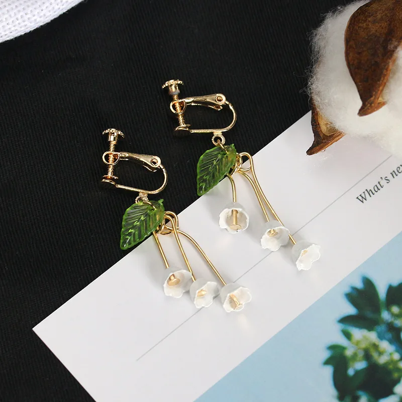 New vintage ethnic lovely Green leaf pendant long clip on earring no pierced or women wedding luxury bridal earring
New vintage ethnic lovely Green leaf pendant long clip on earring no pierced or women wedding luxury bridal earring