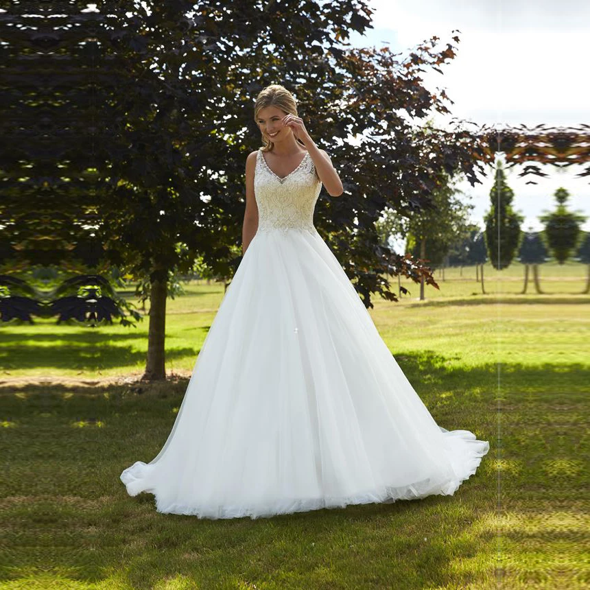 A Line Tulle Wedding Dress Lace Appliques Bridal Gown Custom Made V Neck Wedding Dresses Elegant Vestido de Noiva Backless
A Line Tulle Wedding Dress Lace Appliques Bridal Gown Custom Made V Neck Wedding Dresses Elegant Vestido de Noiva Backless