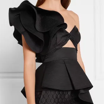 Cakucool Women Off shoulder Sleeveless Blouse Summer Sexy Tube Top Solid Black Ruffles Asymmetric Shirt Runway Blusa Femme Plus
Cakucool Women Off shoulder Sleeveless Blouse Summer Sexy Tube Top Solid Black Ruffles Asymmetric Shirt Runway Blusa Femme Plus