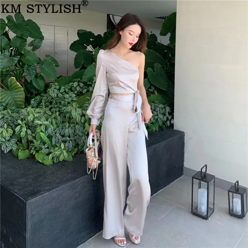 Women's Clothings 2019 New One-Shoulder Irregular Strap Satin Shirt Top + High Waist Wide Leg Pants Two Piece Sets Black Apricot
Women's Clothings 2019 New One-Shoulder Irregular Strap Satin Shirt Top + High Waist Wide Leg Pants Two Piece Sets Black Apricot