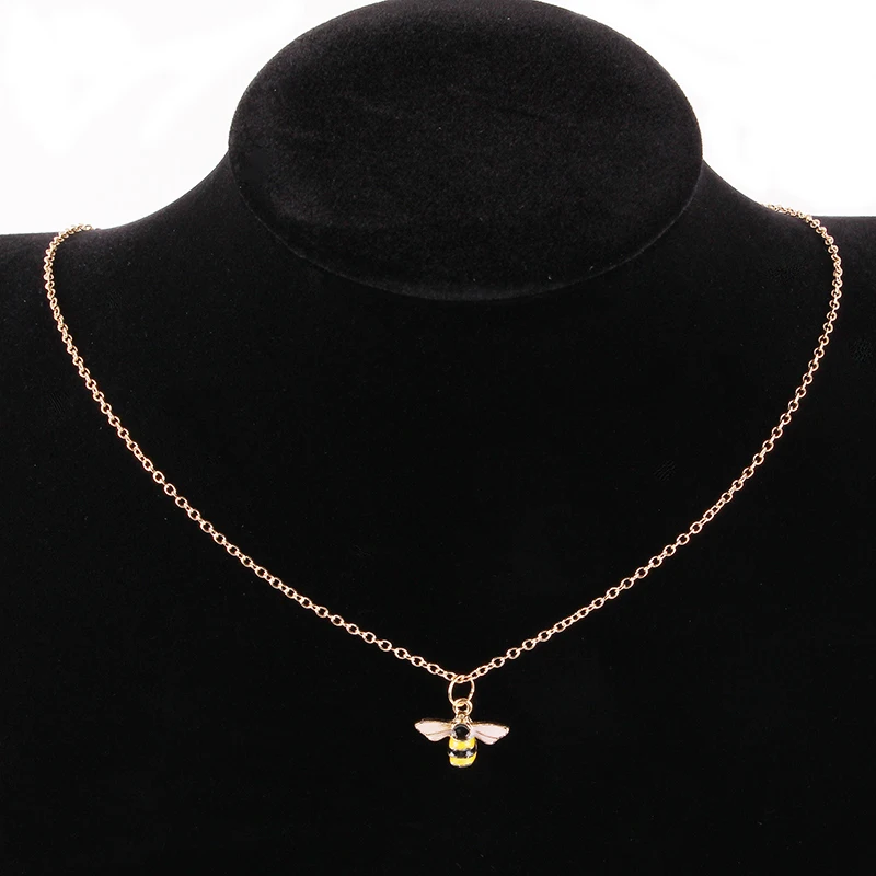 AIFEILI Cute Golden Silver Little Bee Pendant Necklace High Quality Gift Suitable for Women Jewelry European Fashion Wholesale
AIFEILI Cute Golden Silver Little Bee Pendant Necklace High Quality Gift Suitable for Women Jewelry European Fashion Wholesale
