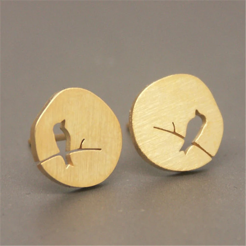 Fashion is hollow-out bird stud earrings Creative design bird stud earrings Drawing surface stud earrings
Fashion is hollow-out bird stud earrings Creative design bird stud earrings Drawing surface stud earrings