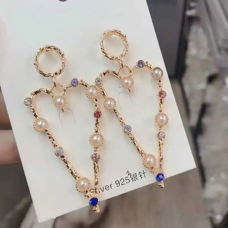 925 Silver Needle Earrings Tide Exaggeration Long Colour Water Drill Earrings Imitating Pearl Heart-shaped Earrings
925 Silver Needle Earrings Tide Exaggeration Long Colour Water Drill Earrings Imitating Pearl Heart-shaped Earrings