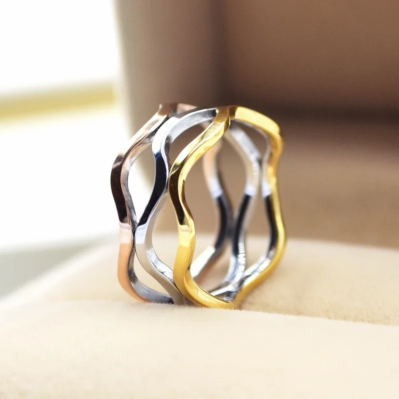 Fashion 3 Color Wave Wide Band Ring Men Women Couples Ring Rose Gold Silver Color Titanium Stainless Steel Finger Ring Accessory
Fashion 3 Color Wave Wide Band Ring Men Women Couples Ring Rose Gold Silver Color Titanium Stainless Steel Finger Ring Accessory