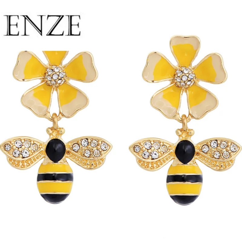 ENZE new lady imitation pearl flower insect bee yellow long pendant fashion earrings dress accessories for women beautiful gifts
ENZE new lady imitation pearl flower insect bee yellow long pendant fashion earrings dress accessories for women beautiful gifts
