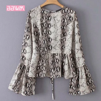 2019 spring round neck long-sleeved snake print backless lace trumpet sleeves women's shirt fashion Female top
2019 spring round neck long-sleeved snake print backless lace trumpet sleeves women's shirt fashion Female top