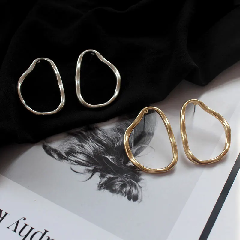 HUANZHI 2019 Korean Irregular Circle Hollow Water Droplets Oval Wave Twist Metal Stud Earrings for Women Gifts Retro Jewelry
HUANZHI 2019 Korean Irregular Circle Hollow Water Droplets Oval Wave Twist Metal Stud Earrings for Women Gifts Retro Jewelry