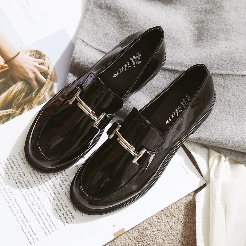 

Small Leather ladies shoes japanned leather oxfords metal decorate espadrilles flat heels platform loafers slip-on mules woman