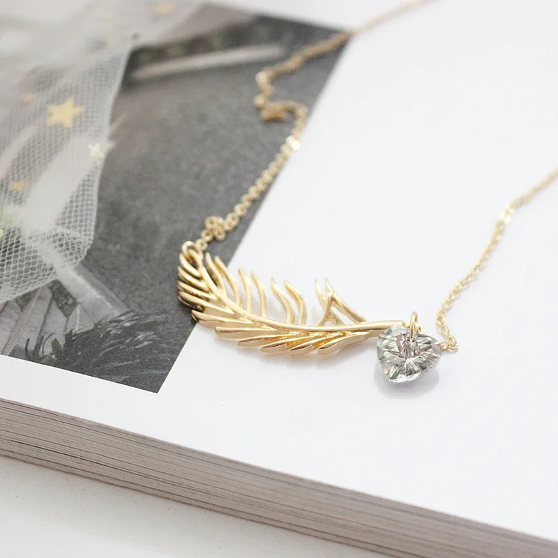 Japanese 40 cm Length short Chain Collar Necklace Transparent Glass Love Heart Gold Color Turtle Leaf Pendant Necklace For Women
Japanese 40 cm Length short Chain Collar Necklace Transparent Glass Love Heart Gold Color Turtle Leaf Pendant Necklace For Women