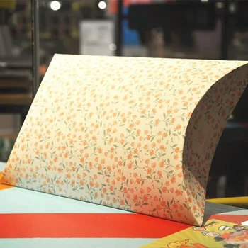 100pcs/lot Pillow Box Gift Candy Boxes Wedding Party Favor Boxes Paper Kraft Pillow Boxes
100pcs/lot Pillow Box Gift Candy Boxes Wedding Party Favor Boxes Paper Kraft Pillow Boxes