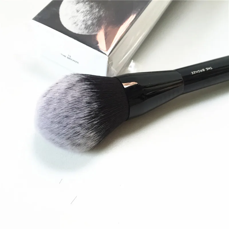 MJ-SERIES The Bronze Bronzer Brush #12 - Fluffy Large Head for Powder Bronzer Quick Finish - Beauty Makeup Brush Blender Tools
MJ-SERIES The Bronze Bronzer Brush #12 - Fluffy Large Head for Powder Bronzer Quick Finish - Beauty Makeup Brush Blender Tools