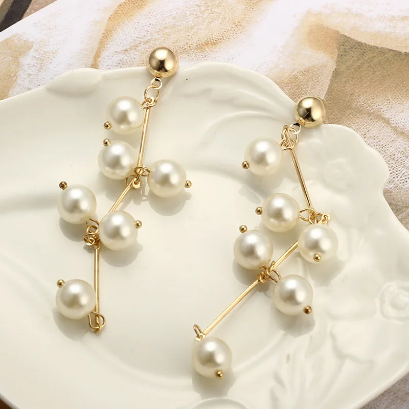 2019 Fashion Women Long Pearls Earrings Evening Party Dresses Long Earring For Women Bridal Accessories 
2019 Fashion Women Long Pearls Earrings Evening Party Dresses Long Earring For Women Bridal Accessories