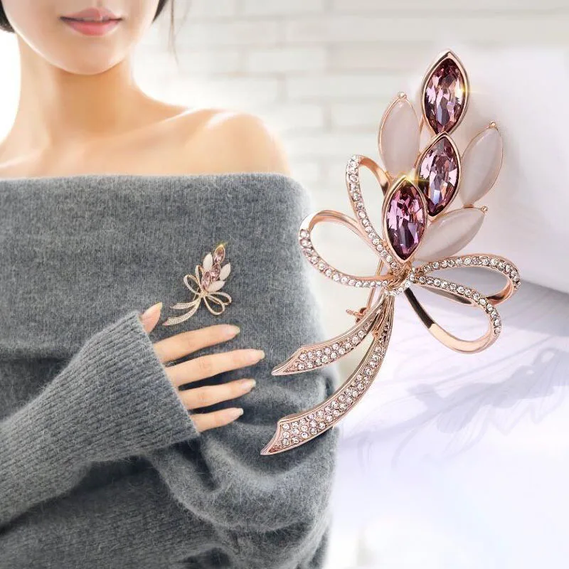 3 colors available Classic Exquisite Female Golden Bright Opal shining crystal big Bow brooches Pin for women wedding bouquets
3 colors available Classic Exquisite Female Golden Bright Opal shining crystal big Bow brooches Pin for women wedding bouquets
