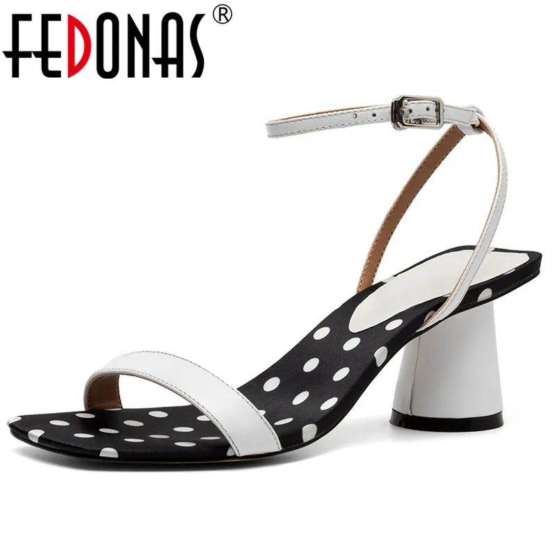 FEDONAS Top Quality Genuine Leather Pumps For Women New Brand Design Round Heels Buckle Summer Sandals Concise Basic Shoes Woman
FEDONAS Top Quality Genuine Leather Pumps For Women New Brand Design Round Heels Buckle Summer Sandals Concise Basic Shoes Woman