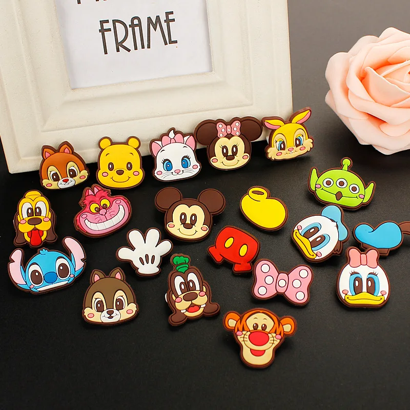 2pcs Disney cartoon Mickey mouse brooch Minnie badge clothes doll Accessories girl boy children gift medal princess cute pin toy
2pcs Disney cartoon Mickey mouse brooch Minnie badge clothes doll Accessories girl boy children gift medal princess cute pin toy