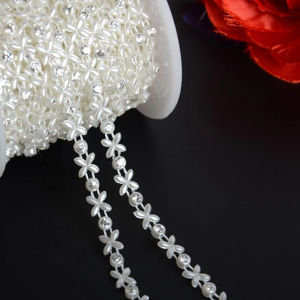 BOLIAO 2 Yard 6mm (1/4") Width Flower and 4mm Round Rhinestones ABS Plastic Imitation Pearl Chain Wedding Decoration R2079
BOLIAO 2 Yard 6mm (1/4") Width Flower and 4mm Round Rhinestones ABS Plastic Imitation Pearl Chain Wedding Decoration R2079
