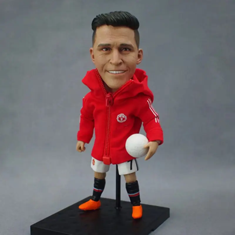 Soccerwe 12 cm Height Football Star Dolls United 7 Alexis Sanchez Puppets Figurine Newly Season Red Kit Coat Decoration
Soccerwe 12 cm Height Football Star Dolls United 7 Alexis Sanchez Puppets Figurine Newly Season Red Kit Coat Decoration