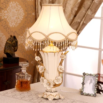Moden Art Deco Table Lamp Bedside Table Lamp for Bedroom Living Room Creative Plating Gold Flower Ceramic Desk Desktop Lamp
Moden Art Deco Table Lamp Bedside Table Lamp for Bedroom Living Room Creative Plating Gold Flower Ceramic Desk Desktop Lamp