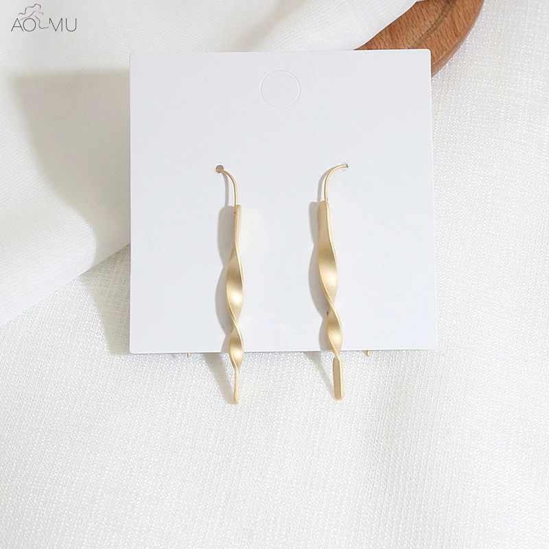 AOMU 2018 Fashion Minimalist Irregular Metal Gold Twisted Long Wave Drop Earrings For Women Matte Alloy Dangle Wedding Jewelry
AOMU 2018 Fashion Minimalist Irregular Metal Gold Twisted Long Wave Drop Earrings For Women Matte Alloy Dangle Wedding Jewelry