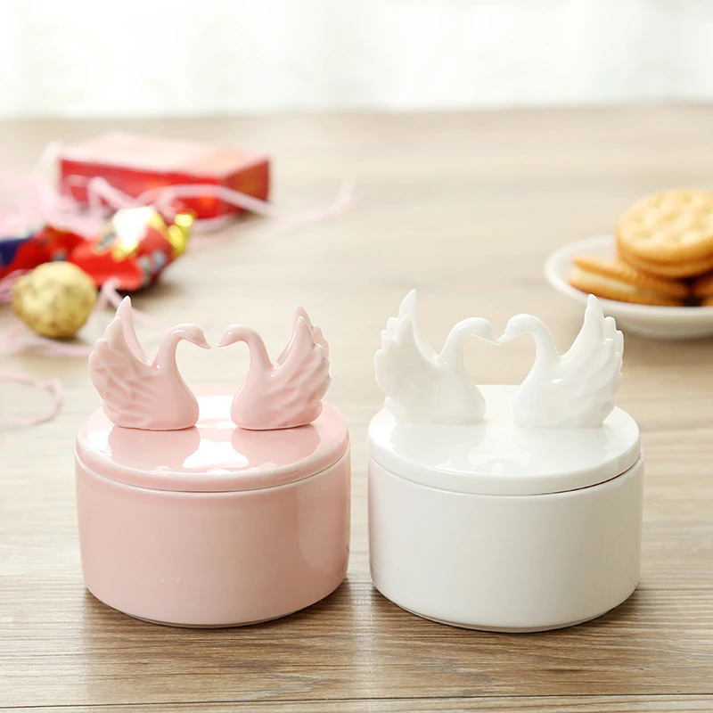 New romantic swan love ceramic candy box wedding supplies candy box European creative wedding gift box
New romantic swan love ceramic candy box wedding supplies candy box European creative wedding gift box