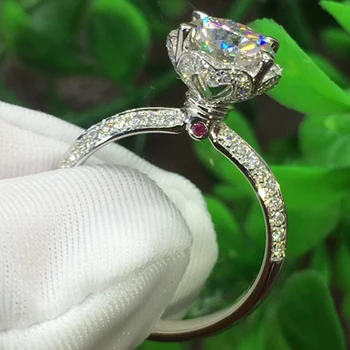 1 Carat 18K White Gold Moissanite Diamond Ring Rose Heart Ruby Luxury Classic Women Wedding Party Engagement Anniversary Ring
1 Carat 18K White Gold Moissanite Diamond Ring Rose Heart Ruby Luxury Classic Women Wedding Party Engagement Anniversary Ring