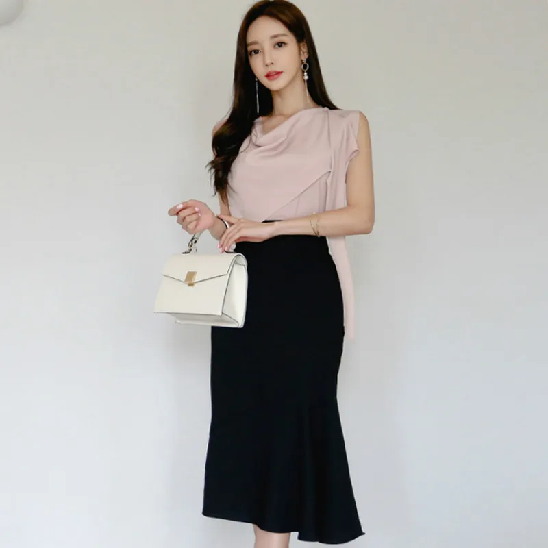 Summer Sleeveless Party Two Piece Suits Solid Pink Blouse Bodycon Midi Fishtail Skirt Sexy Occasion Dress
Summer Sleeveless Party Two Piece Suits Solid Pink Blouse Bodycon Midi Fishtail Skirt Sexy Occasion Dress