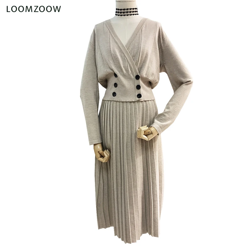 Solid V Neck Long Sleeve Top and Pleated Skirt 2 Piece Set Women 2018 Spring Tracksuit Women Outfit Knitted Two Piece Set
Solid V Neck Long Sleeve Top and Pleated Skirt 2 Piece Set Women 2018 Spring Tracksuit Women Outfit Knitted Two Piece Set