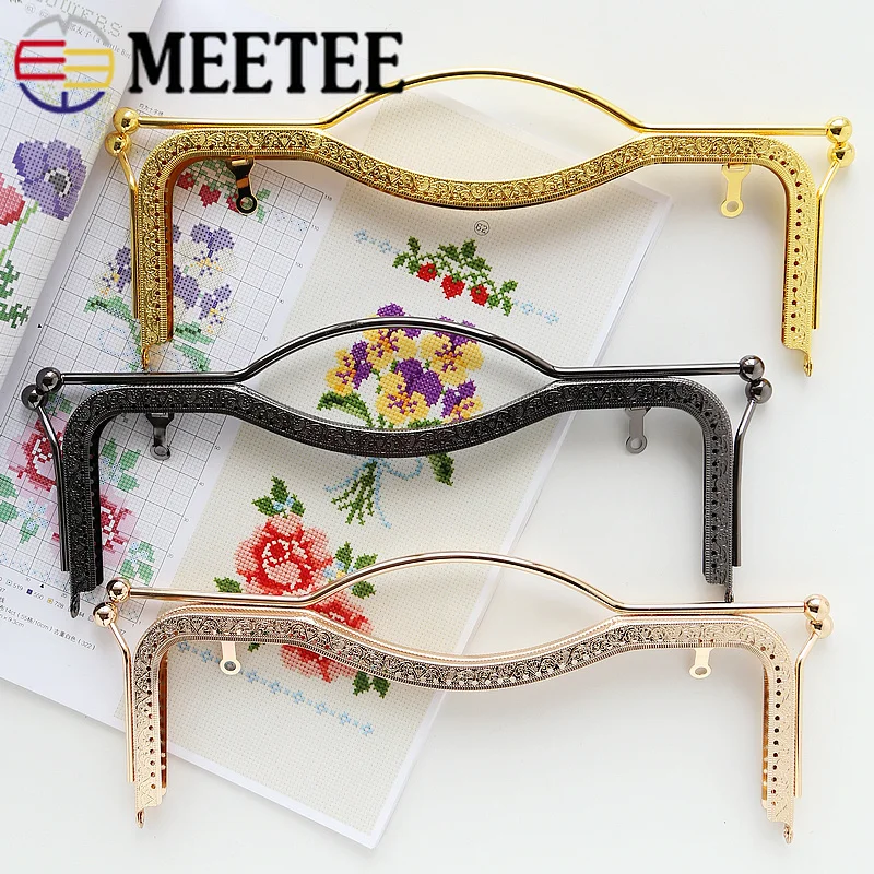 Meetee 1pc/5pcs 20.5/27cm Retro Metal Bag Frame Lock Clasp Buckle Purse Frame Handle DIY Wallet Hand Pull Parts Accessories
Meetee 1pc/5pcs 20.5/27cm Retro Metal Bag Frame Lock Clasp Buckle Purse Frame Handle DIY Wallet Hand Pull Parts Accessories