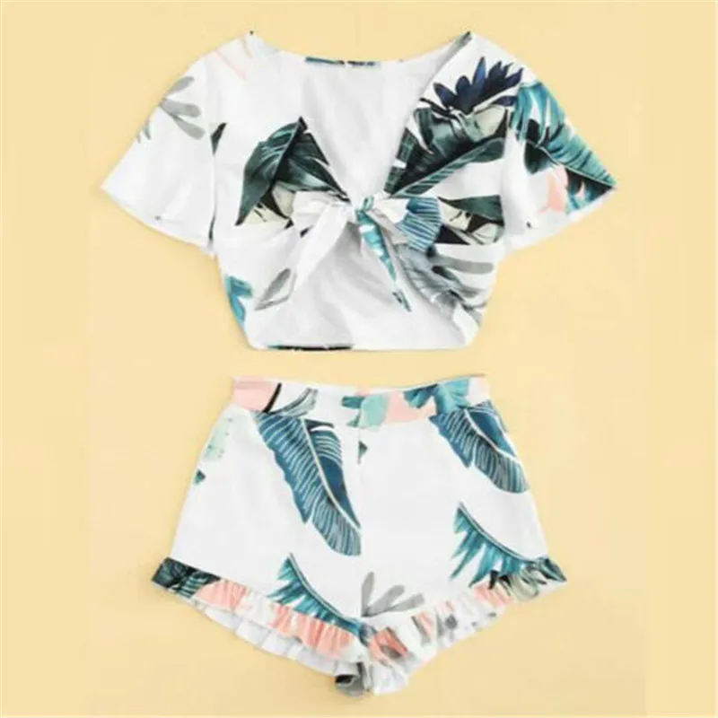 Summer Women Fashion 2 Piece Set Floral Printed Outfits Sleeveless V-neck Hollow Crop Top Shorts 2019 Casual Female Clothing Set
Summer Women Fashion 2 Piece Set Floral Printed Outfits Sleeveless V-neck Hollow Crop Top Shorts 2019 Casual Female Clothing Set