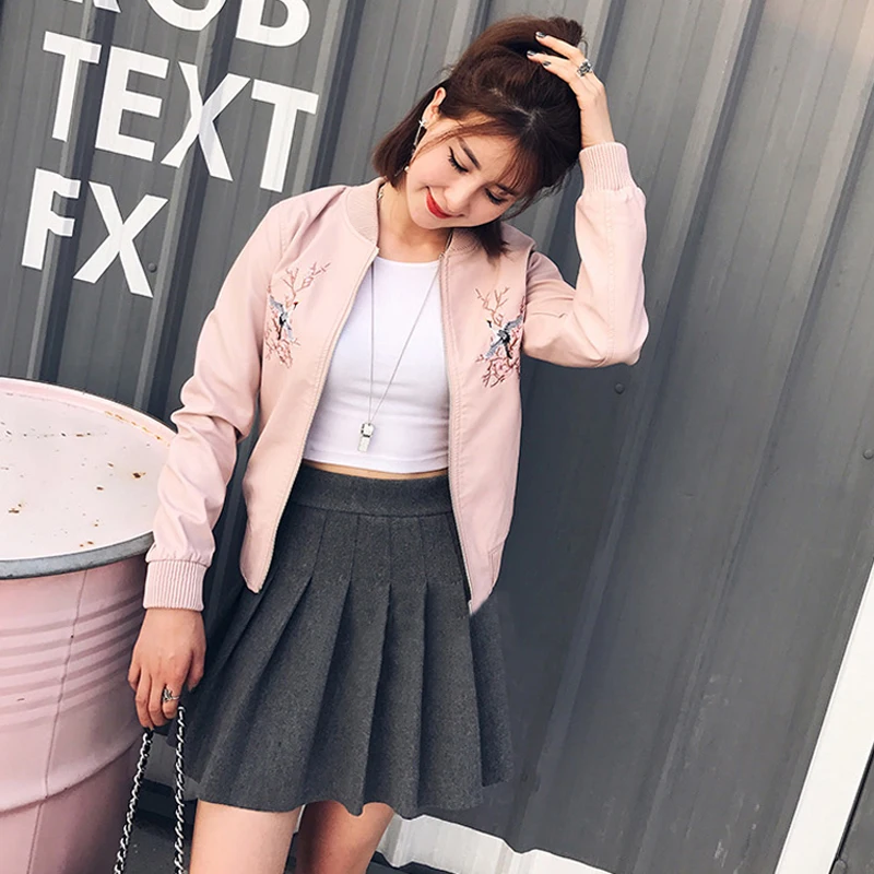 Embroidery Bird Pink Blue Faux Leather Jacket Women Moto Biker Zip Coats chaqueta Blazer Jack jaqueta couro blouson cuir casaco
Embroidery Bird Pink Blue Faux Leather Jacket Women Moto Biker Zip Coats chaqueta Blazer Jack jaqueta couro blouson cuir casaco