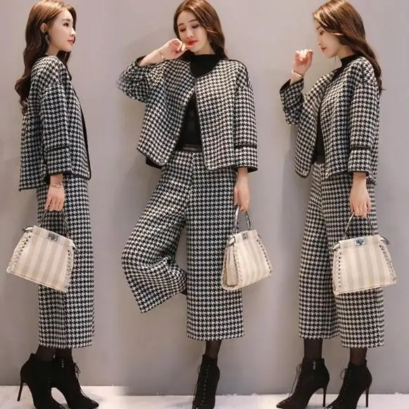 Autumn And Winter Women 2 Piece Set Top And Pants Plaid Wide Leg Trousers Suit Set Female Costume Conjunto Feminino DC95
Autumn And Winter Women 2 Piece Set Top And Pants Plaid Wide Leg Trousers Suit Set Female Costume Conjunto Feminino DC95