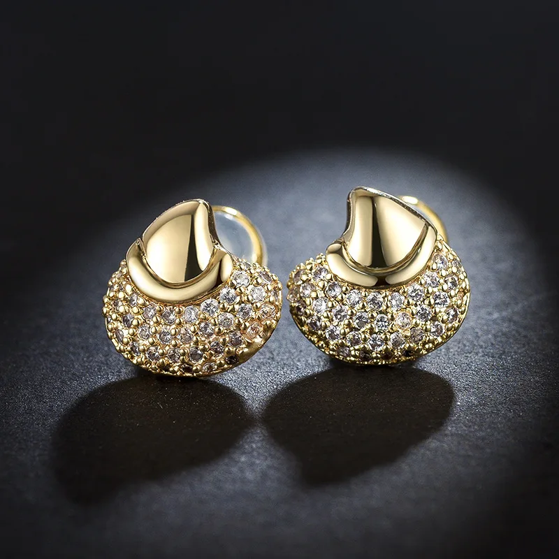 S925 Sterling Silver Needle Stud Earrings Exquisite Micro Mosaic Top Zircon Stone Gold Color Small Shell Earrings For Women
S925 Sterling Silver Needle Stud Earrings Exquisite Micro Mosaic Top Zircon Stone Gold Color Small Shell Earrings For Women