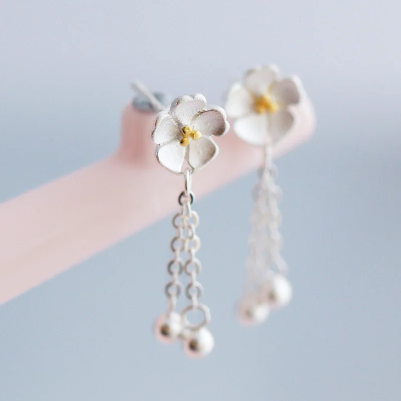 Silver plated white cherry flower stud earrings cute lovely ball tassel sakura earrings for women girls romantic fashion jewelry
Silver plated white cherry flower stud earrings cute lovely ball tassel sakura earrings for women girls romantic fashion jewelry